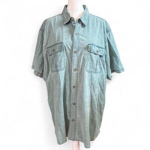 Casual Green Button-Up Shirt